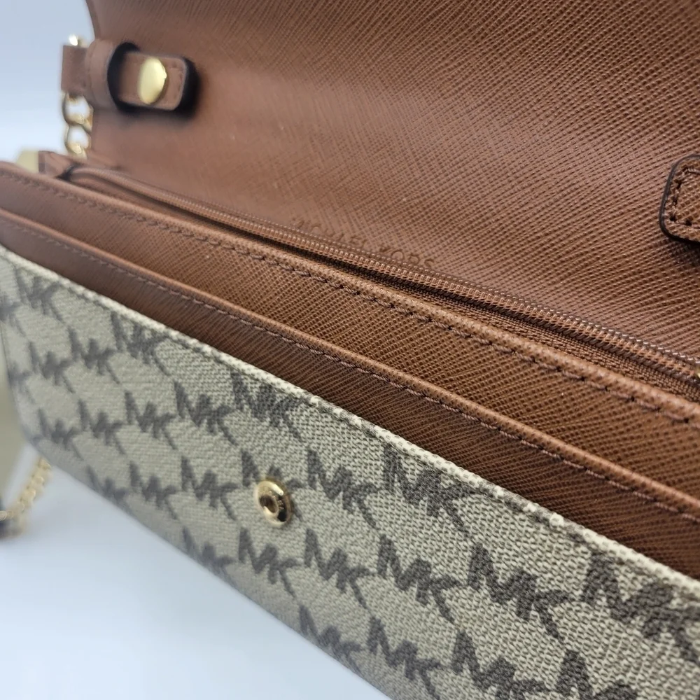 Michael Kors MK Signature Convertible Wallet • Crossbody